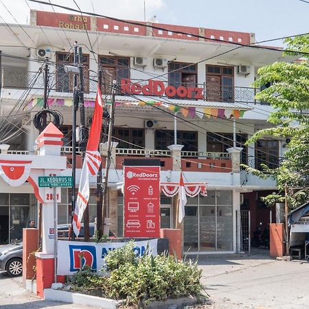 Reddoorz Plus @ Gunungsari Surabaya Kedurus Eksteriør billede