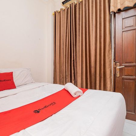 Reddoorz Plus @ Gunungsari Surabaya Kedurus Eksteriør billede