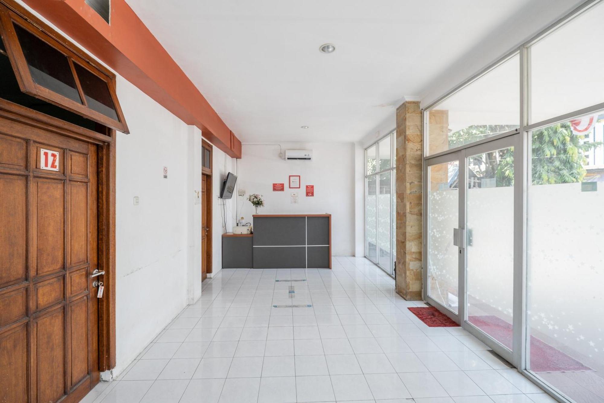 Reddoorz Plus @ Gunungsari Surabaya Kedurus Eksteriør billede