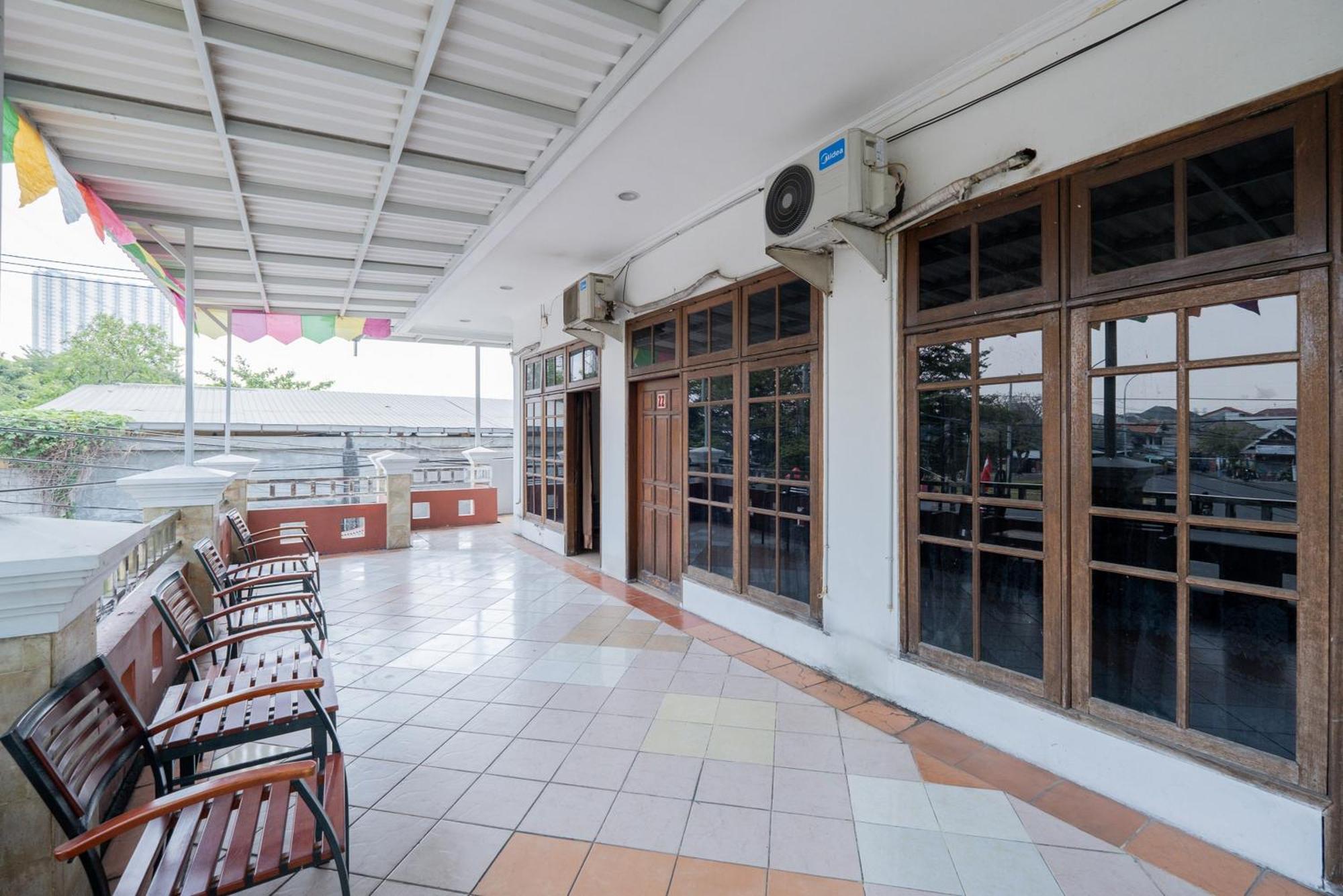 Reddoorz Plus @ Gunungsari Surabaya Kedurus Eksteriør billede