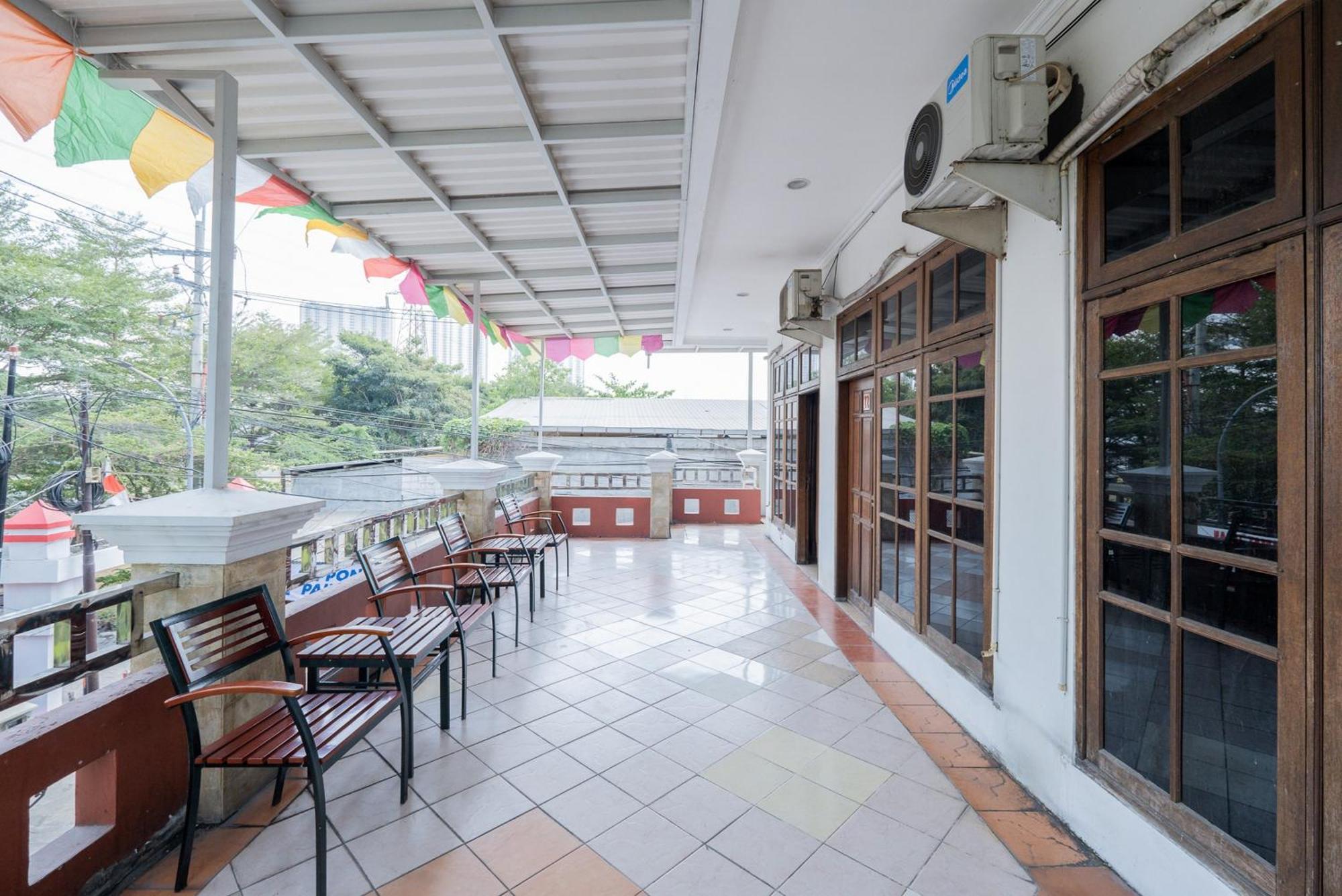 Reddoorz Plus @ Gunungsari Surabaya Kedurus Eksteriør billede