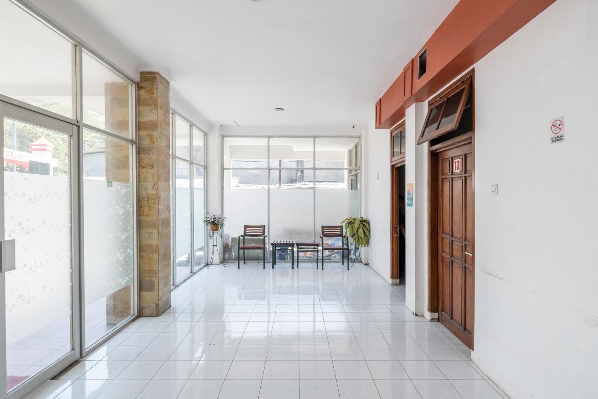 Reddoorz Plus @ Gunungsari Surabaya Kedurus Eksteriør billede