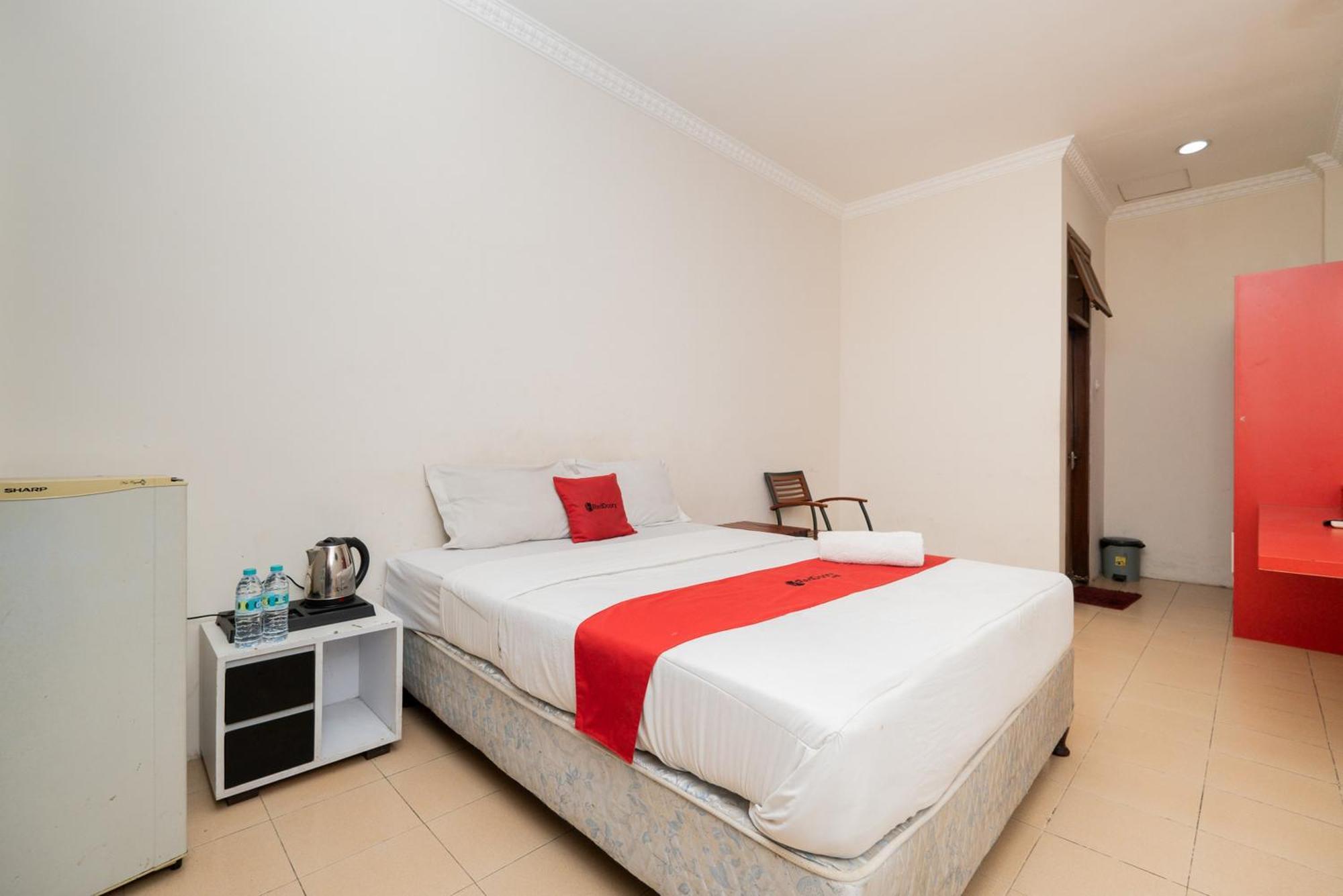 Reddoorz Plus @ Gunungsari Surabaya Kedurus Eksteriør billede