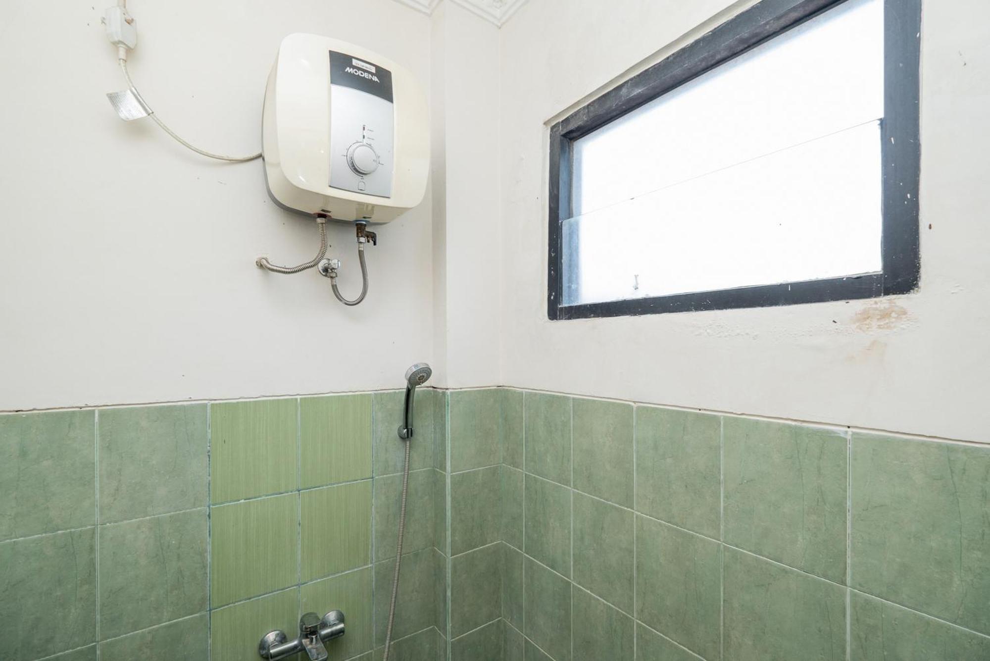 Reddoorz Plus @ Gunungsari Surabaya Kedurus Eksteriør billede