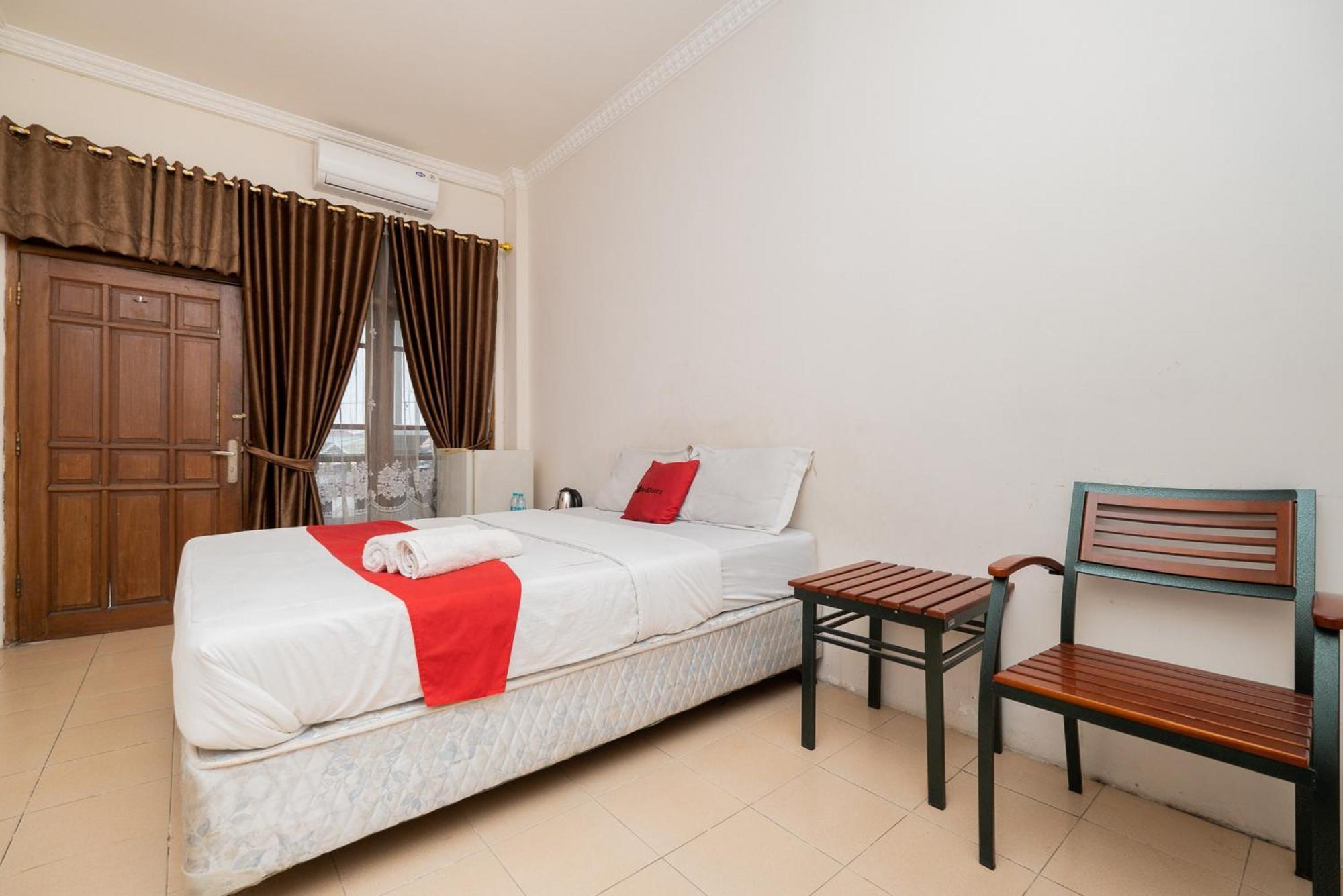 Reddoorz Plus @ Gunungsari Surabaya Kedurus Eksteriør billede
