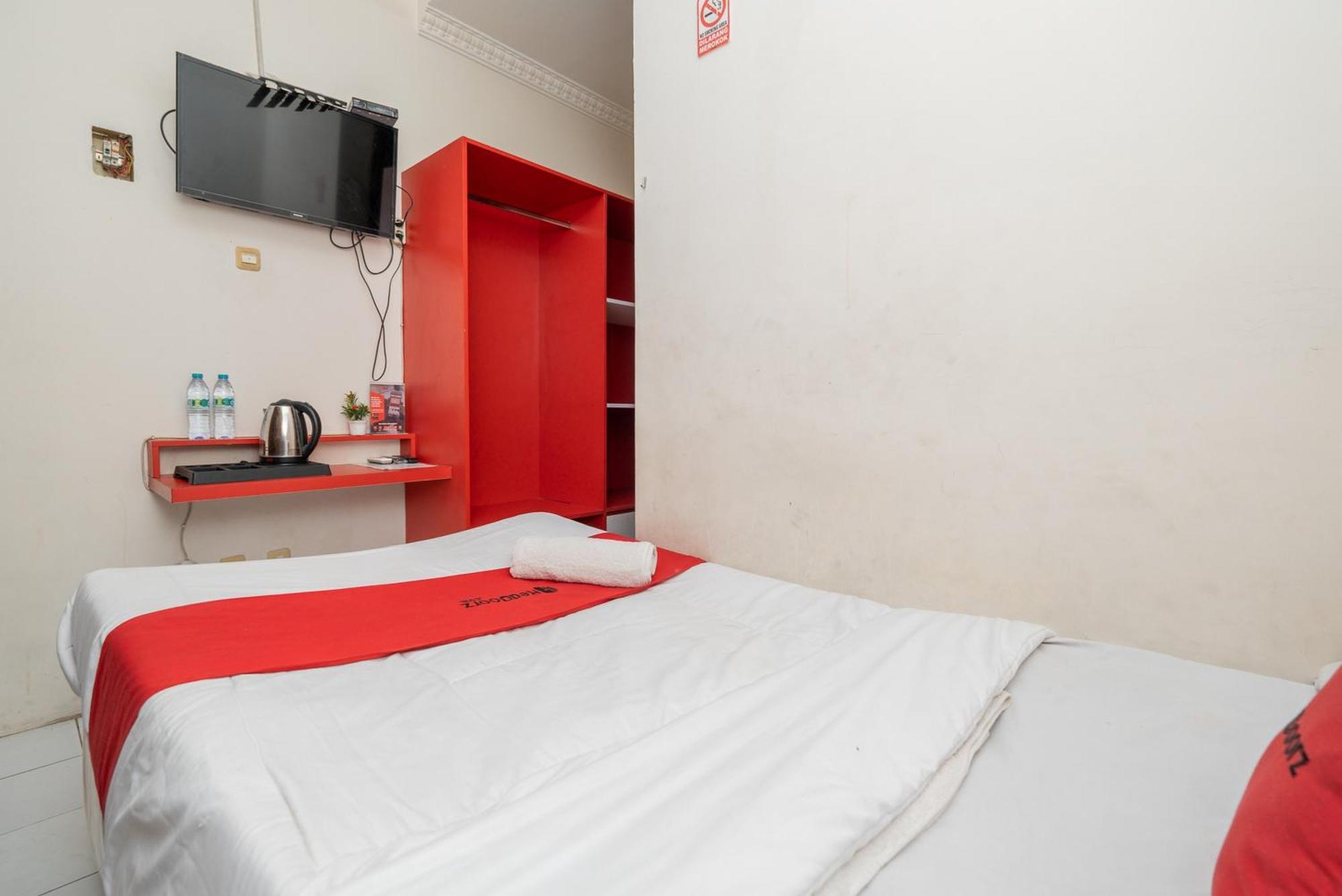 Reddoorz Plus @ Gunungsari Surabaya Kedurus Eksteriør billede