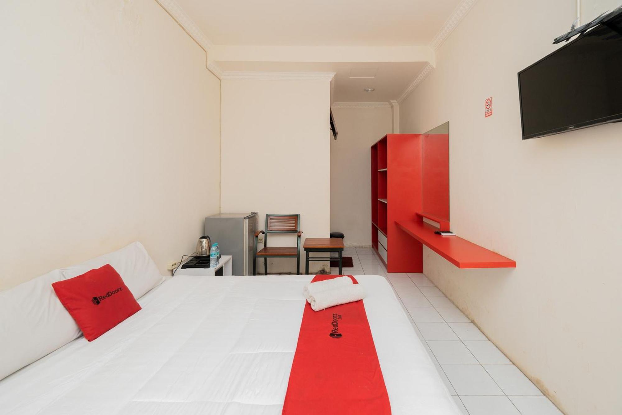 Reddoorz Plus @ Gunungsari Surabaya Kedurus Eksteriør billede