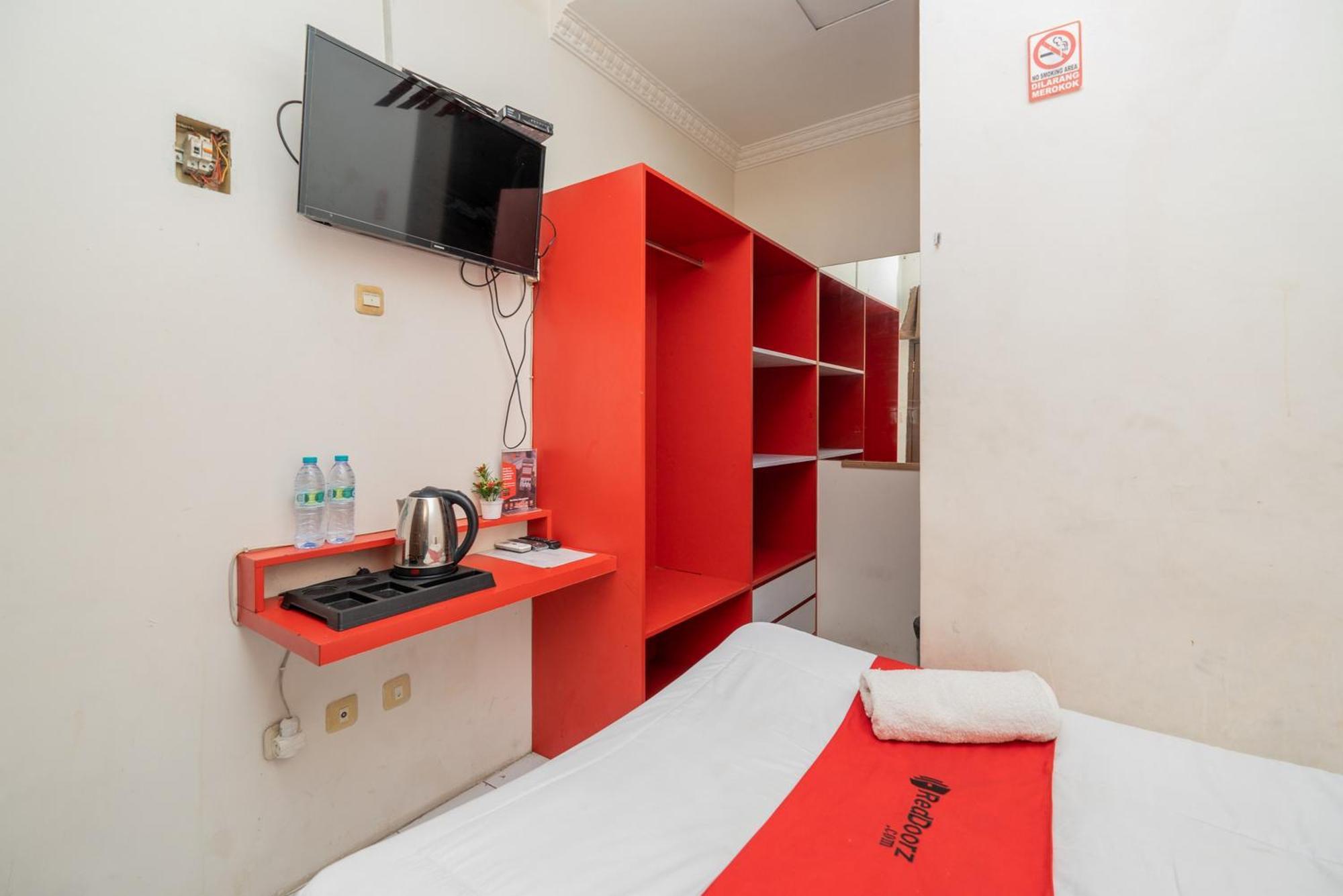 Reddoorz Plus @ Gunungsari Surabaya Kedurus Eksteriør billede