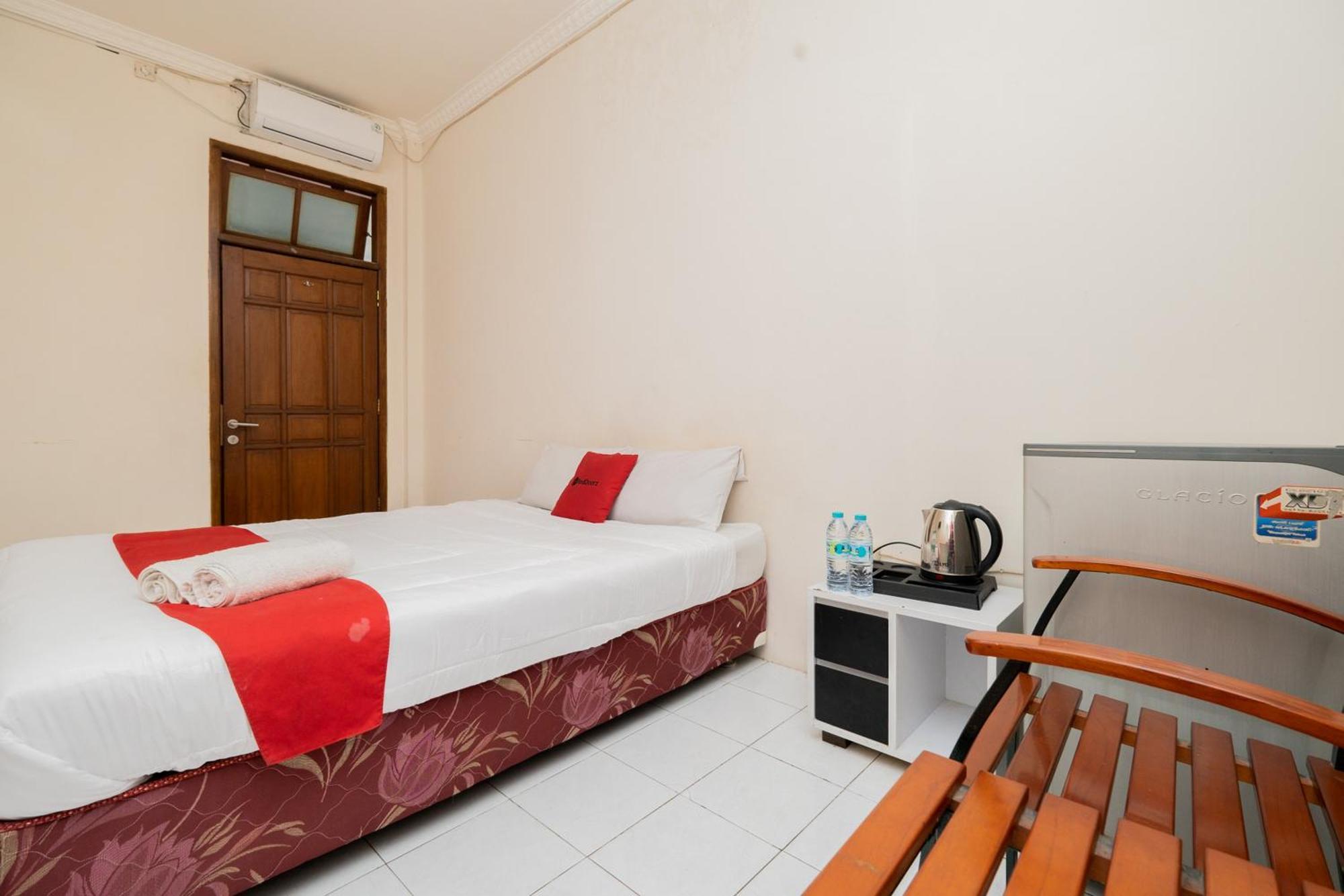 Reddoorz Plus @ Gunungsari Surabaya Kedurus Eksteriør billede